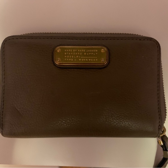 Marc Jacobs Wristlet/Wallet in Taupe - Picture 2 of 3